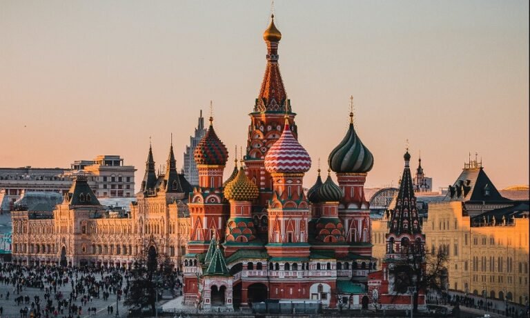 Binance enfrenta investigacao sobre possivel violação das sanções a Russia