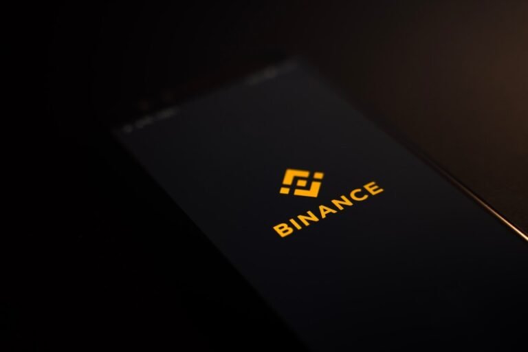 Binance expande suporte para Pepe Coin (PEPE) e Floki Inu (FLOKI)