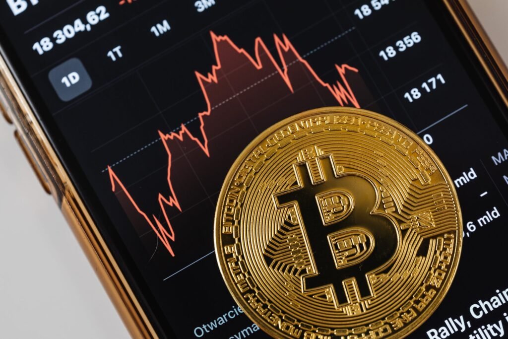 Bitcoin (BTC): analista alerta para queda antes do halving