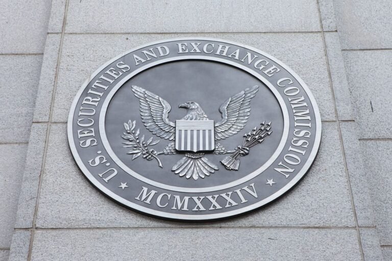 SEC adia novamente decisão sobre ETF de Bitcoin da Ark Invest