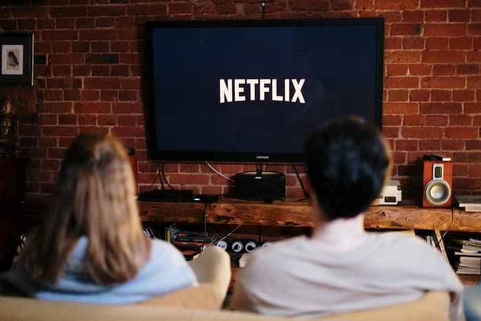 Dogecoin: diretor investe dinheiro de série na Netflix na altcoin meme 
