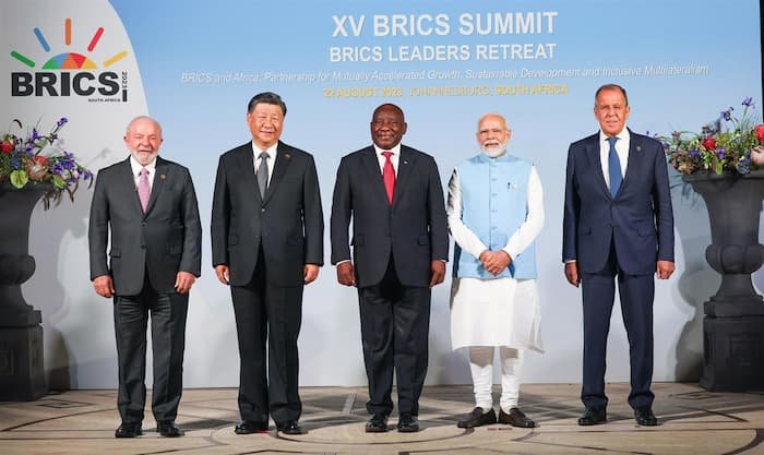 BRICS: Emirados Árabes Unidos e China vão tirar o domínio global do dólar americano?