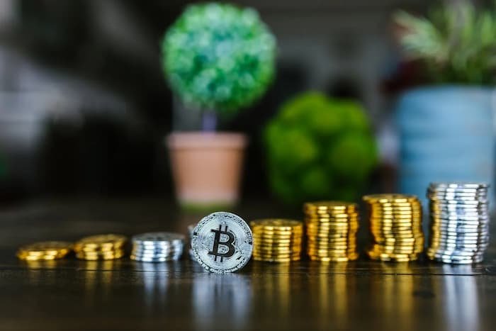 Oferta de Bitcoin nas exchanges cripto cai para menos de 2 milhões
