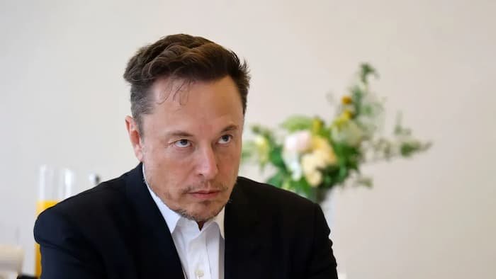 Elon Musk ameaça banir dispositivos Apple de suas empresas se integrarem OpenAI