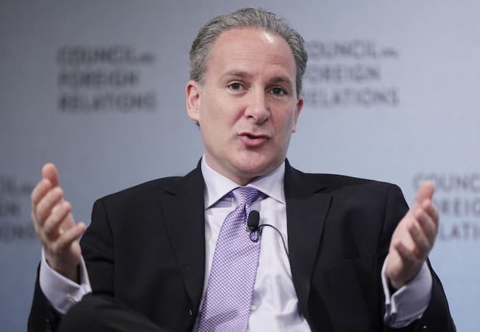 Peter Schiff acredita que bitcoin e MicroStrategy estão à beira de um colapso