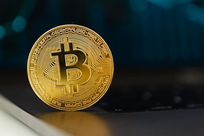 Forbes lista 10 altcoins que superaram o bitcoin (BTC) no primeiro semestre de 2024