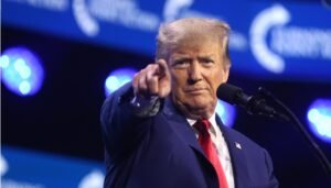 Trump acusa Biden e alega "perseguição bancária" a empresas cripto