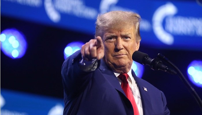 Trump acusa Biden e alega "perseguição bancária" a empresas cripto